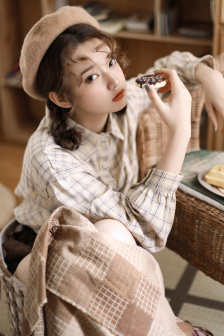 欧美大波少妇在厨房被